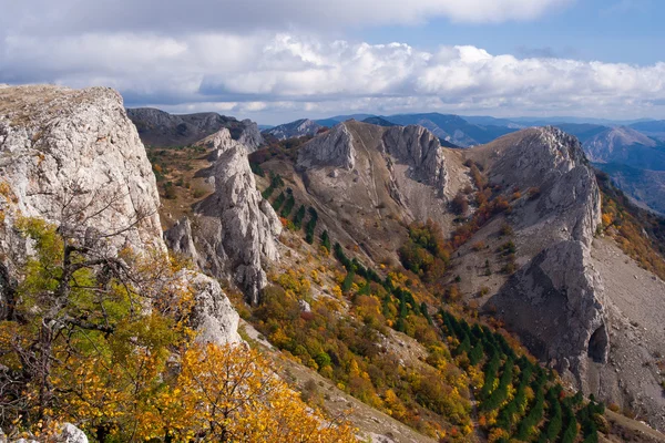 Las montañas de Crimea en otoño — Foto de Stock