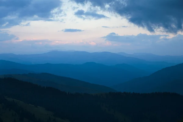 Sunset after the rain in the Carpathians — Stock Photo, Image