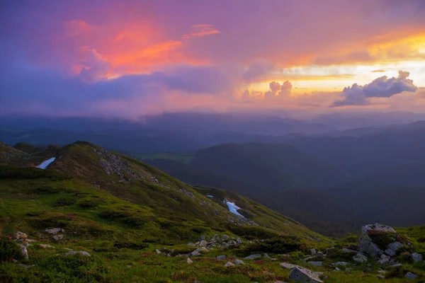 Wolken Die Von Der Abendsonne Himmel Über Den Karpaten Angestrahlt — Stockfoto