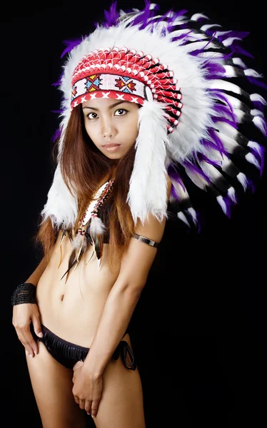 Native American, Indians in traditional dress, American Indian Girl, bikini — Stock Photo, Image