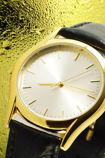 Zlaté hodinky — Stock fotografie