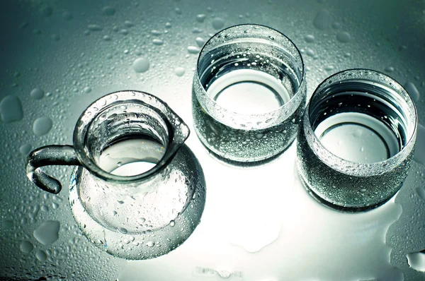 cam kaplar içinde su