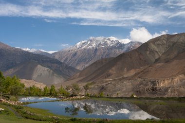 ayna görünümlü dağ,