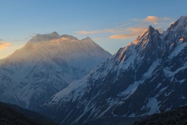 hafifleyen bulutlar ve kar samdo Dağı