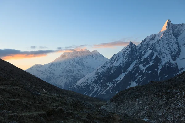 Sunrise Himalayalar'a geliyor — Stok fotoğraf