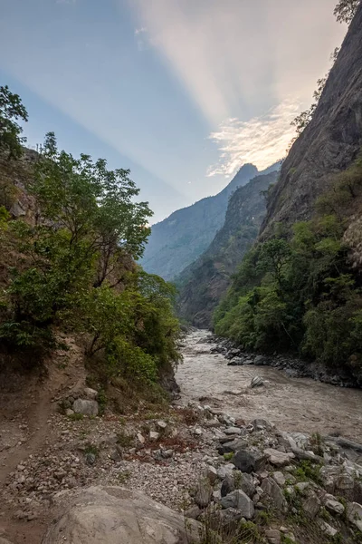 Rayons Soleil Matinaux Sur Vallée Profonde Montagne Himalaya — Photo