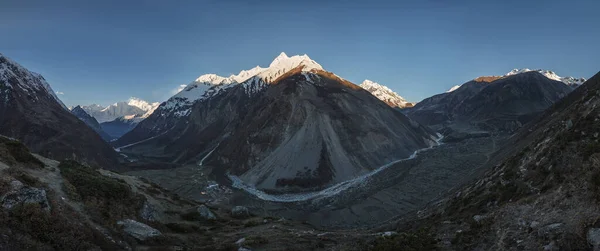 Himalayalar Manaslu Bölgesindeki Vadi Dağların Manzarası Gün Doğumunda — Stok fotoğraf