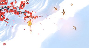 Çiçek açan sakura ağacının üstünde Furin çanı ve mavi gökyüzünü yutuyor. Hiyeroglifler - sonsuzluk, özgürlük, mutluluk, zen.