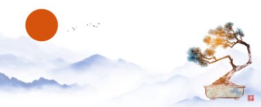 Bonsai çam ağacı ve yumuşak yamaçlı sisli dağlar. Geleneksel oryantal mürekkep boyası sumi-e, u-sin, go-hua. Hiyeroglif- mutluluk.