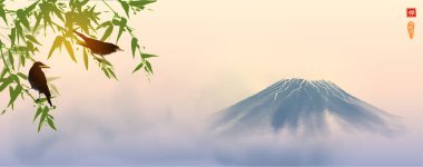 Yeşil bambu ağacında oturan kuşlar ve sisli gündoğumu arka planında Fujiyama dağı. Geleneksel Japon mürekkep boyası sumi-e. Hiyeroglifin çevirisi - refah.