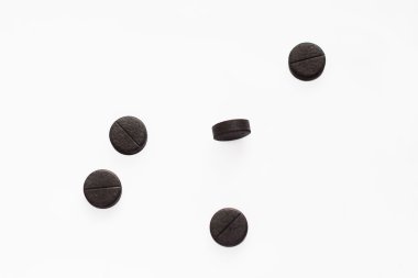 Beyaz bir arka plan doğum kontrol hapı