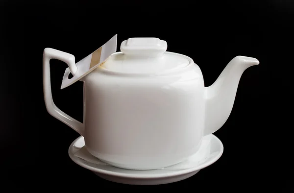 Білий чайник на чорному тлі — стокове фото
