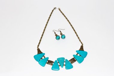 metal küpe ve kolye mavi taşlı