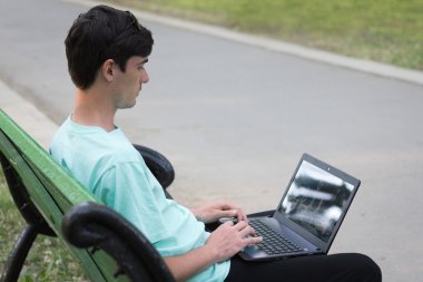 Parkta çalışıyorum.