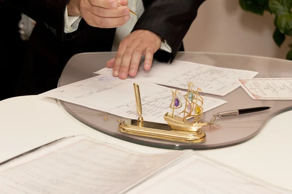 Groom Signing Marriage Certificate — Stock Photo, Image