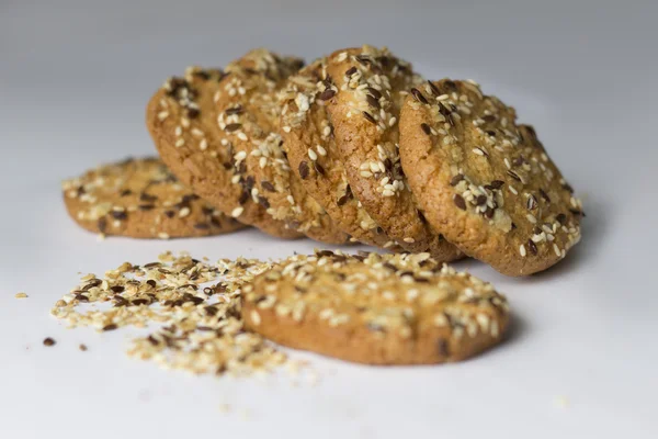 Susam ile şenlikli yulaflı kurabiye — Stok fotoğraf