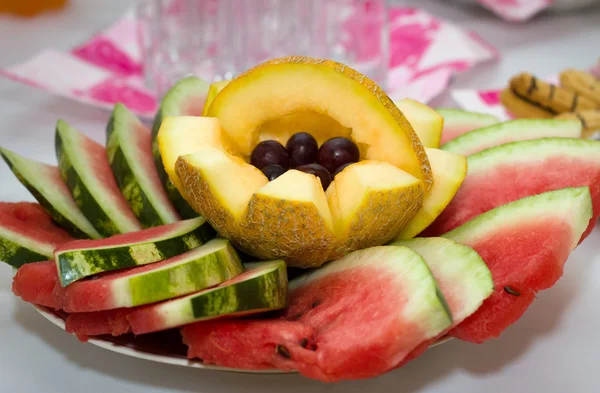 The cut fruit — Stock Photo, Image