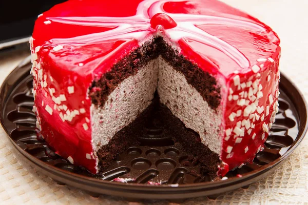 Cut Cherry Cake Delicious Sweet Confection Red White Glaze White — Stock Photo, Image