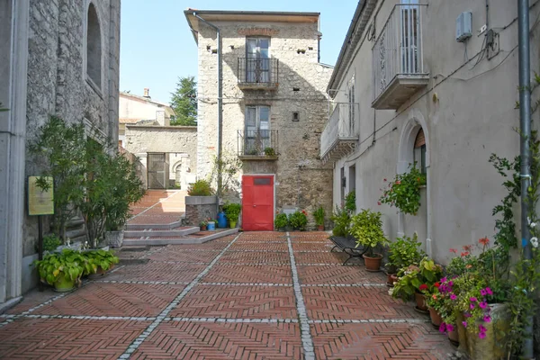 Una Calle Estrecha Carpinone Una Ciudad Medieval Provincia Isernia Italia —  Fotos de Stock