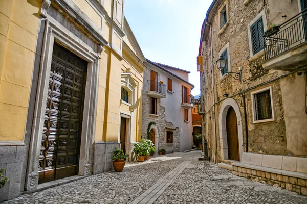 Eine Enge Straße Cusano Mutri Einer Mittelalterlichen Stadt Der Provinz — Stockfoto