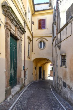 Ripi 'nin dar bir caddesi, Lazio bölgesinin ortaçağ kasabası, İtalya.