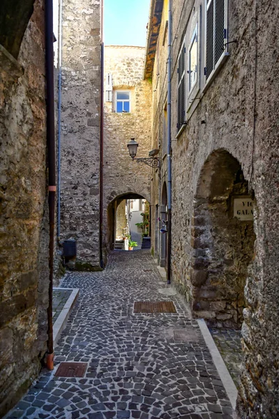 Een Smalle Straat Van Villa Santo Stefano Een Middeleeuwse Stad — Stockfoto