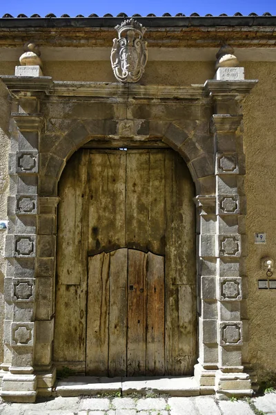 Uma Rua Estreita Calvello Uma Cidade Medieval Região Basilicata Itália — Fotografia de Stock