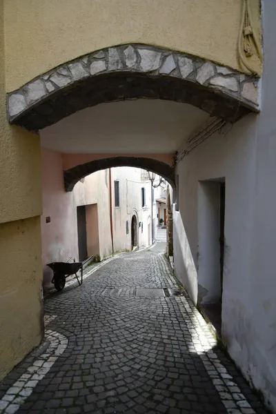 Ένας Στενός Δρόμος Στο Castel Sasso Ένα Μικρό Χωριό Στα — Φωτογραφία Αρχείου