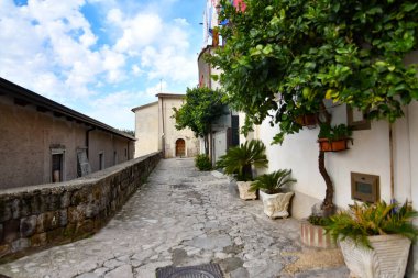 Caiazzo 'da dar bir sokak, İtalya' nın Caserta eyaletinin dağlarında küçük bir köy..