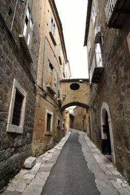Caiazzo 'da dar bir sokak, İtalya' nın Caserta eyaletinin dağlarında küçük bir köy..