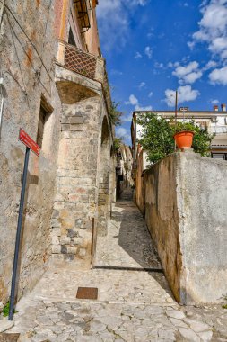 Caiazzo 'da dar bir sokak, İtalya' nın Caserta eyaletinin dağlarında küçük bir köy..