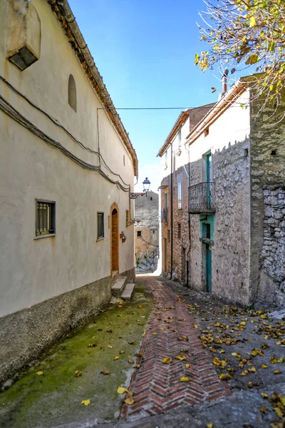 イタリアのサレルノ県の小さな村 Castelprivitaの狭い通り — ストック写真