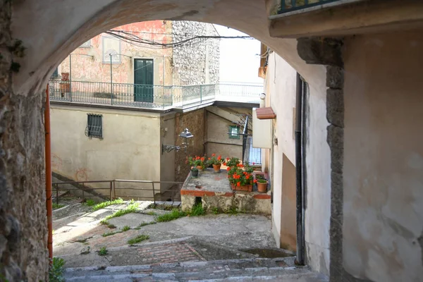 Ένας Στενός Δρόμος Στην Castelcivita Ένα Μικρό Χωριό Της Επαρχίας — Φωτογραφία Αρχείου