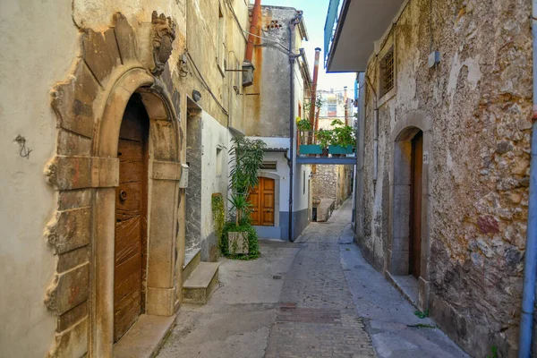 Uma Rua Estreita Castelcivita Uma Pequena Aldeia Província Salerno Itália — Fotografia de Stock