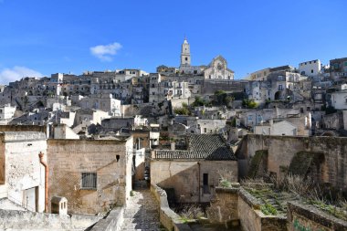 Basilicata bölgesindeki eski Matera kasabasının panoramik manzarası.