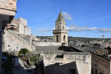 Matera 'nın manzarası, kayanın içine inşa edilmiş antik bir şehir. İtalya 'nın Basilicata bölgesinde yer almaktadır..