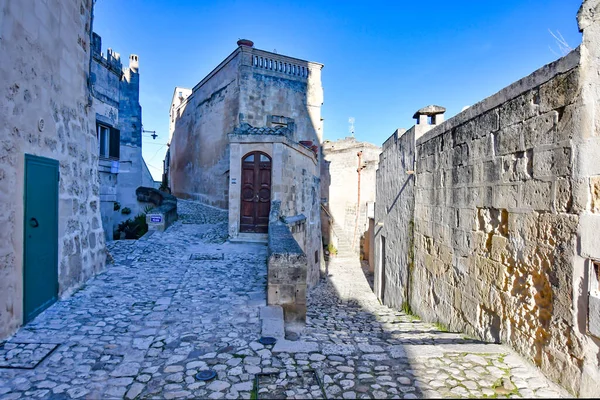 Een Straat Matera Een Oude Stad Gebouwd Rots Het Gelegen — Stockfoto