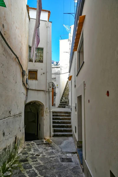 Úzká Ulice Mezi Starými Domy Amalfi Město Pobřeží Jižní Itálie — Stock fotografie