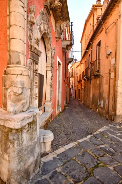 Una Pequeña Calle Entre Las Antiguas Casas Pignola Pequeño Pueblo — Foto de Stock