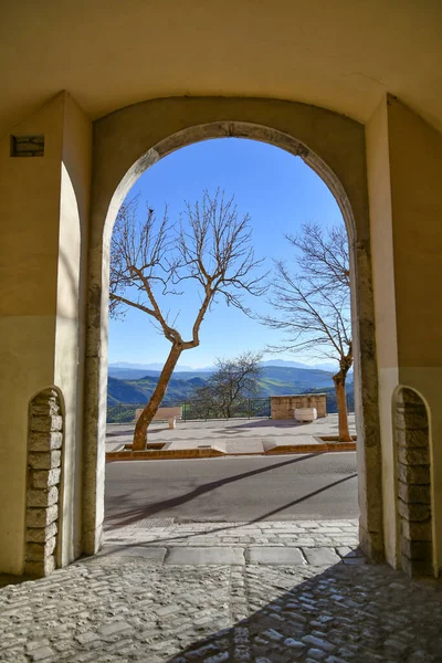 Ulice Mezi Charakteristickými Domy Buonalbergo Horské Vesnice Provincii Benevento Itálie — Stock fotografie