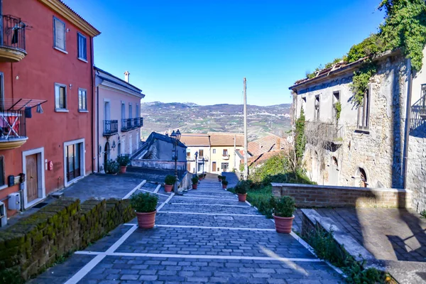 Een Straat Tussen Karakteristieke Huizen Van Montecalvo Irpino Een Dorp — Stockfoto