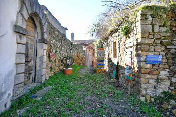 Ulice Mezi Charakteristickými Domy Montecalvo Irpino Vesnice Horách Provincii Avellino — Stock fotografie