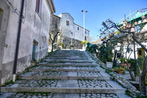 Ένας Δρόμος Ανάμεσα Στα Χαρακτηριστικά Σπίτια Του Montecalvo Irpino Ενός — Φωτογραφία Αρχείου