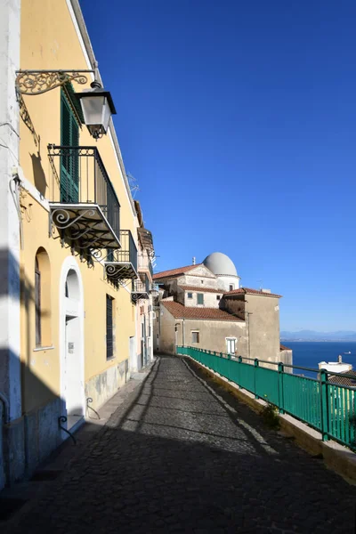 Úzká Ulice Raito Malá Vesnice Pobřeží Amalfi Itálii — Stock fotografie