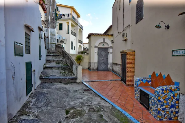 Eine Enge Straße Raito Einem Kleinen Dorf Der Amalfiküste Italien — Stockfoto