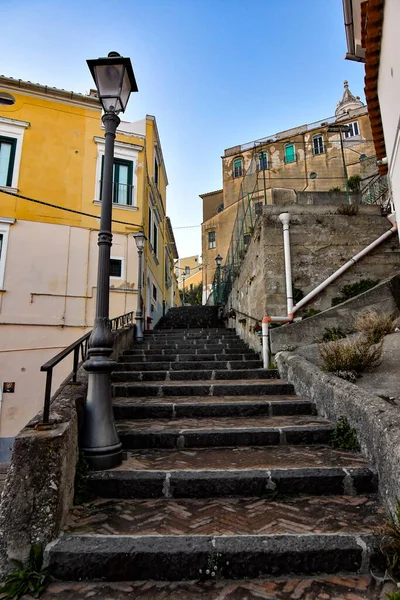 Een Smalle Straat Raito Een Klein Dorpje Aan Amalfi Kust — Stockfoto