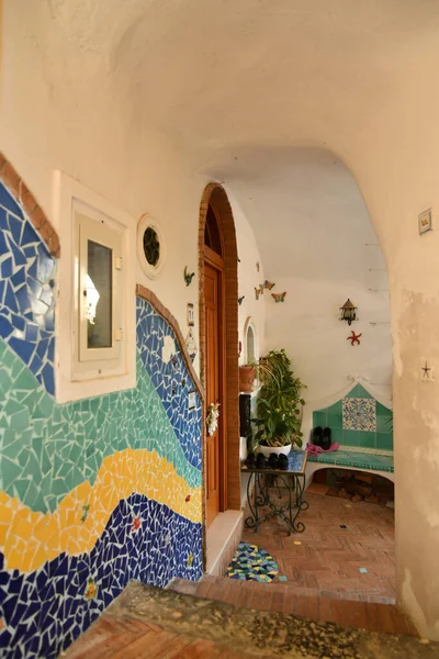 Arboli Bir Evin Kapısı Amalfi Kıyısına Yakın Dağlarda Küçük Bir — Stok fotoğraf