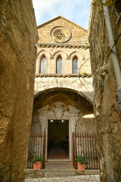 Μια Είσοδος Στην Εκκλησία Του Αγίου Michel Στην Παλαιότερη Συνοικία — Φωτογραφία Αρχείου