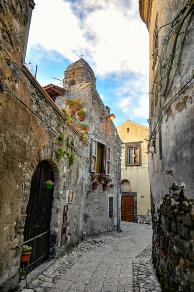 Une Rue Étroite Parmi Les Vieilles Maisons Pierre Ancien Quartier — Photo