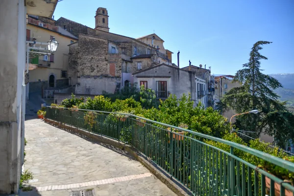 Een Smalle Straat Tussen Oude Stenen Huizen Van Altavilla Silentina — Stockfoto